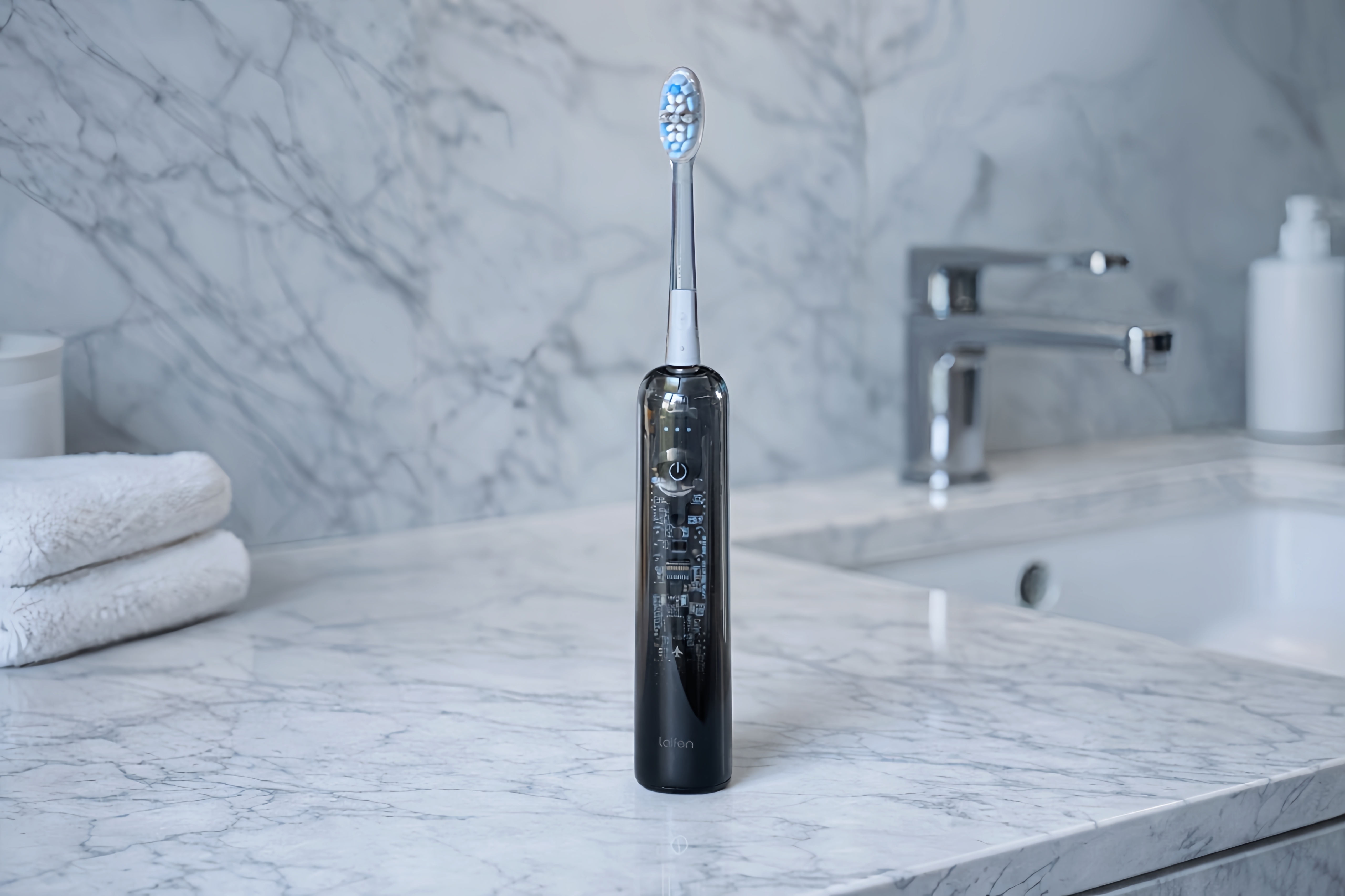 用了徕芬扫振电动牙刷 i2 半个月，和一代比起来，最明显的区别就是：脑子基本可以