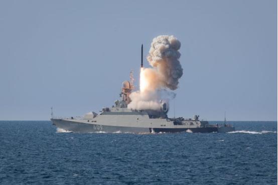 中东停火才几天，科威特就被无人机炸了，一口咬定是伊朗干的，可伊朗直接翻脸，把锅全