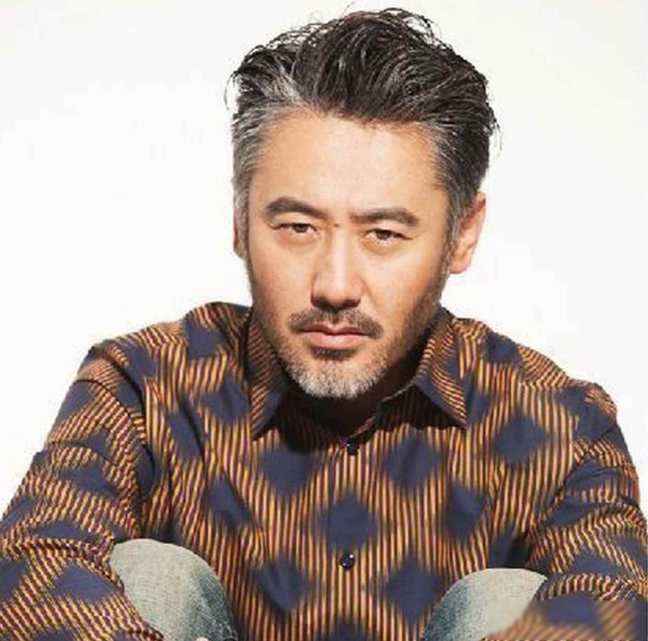 七亿债务压顶，父子齐陷丑闻，昔日顶流何处安身？

最近网上又说起吴秀波，不是因为