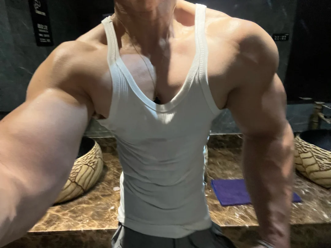 爆筋冷白皮扔咖ssvip会员