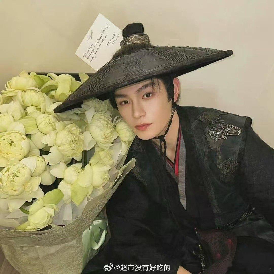 丁禹兮晒赵凌丁禹兮ins营业丁禹兮ins营业，哇塞哇塞，[嘻嘻][嘻嘻] ​​​