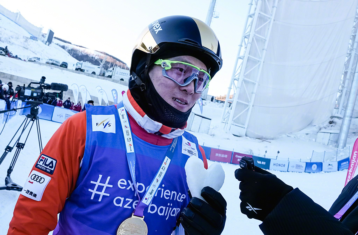 空中技巧国家队比赛服有多少黑科技 四朝元老齐广璞认证！FILA比赛服腋下弹力拼接