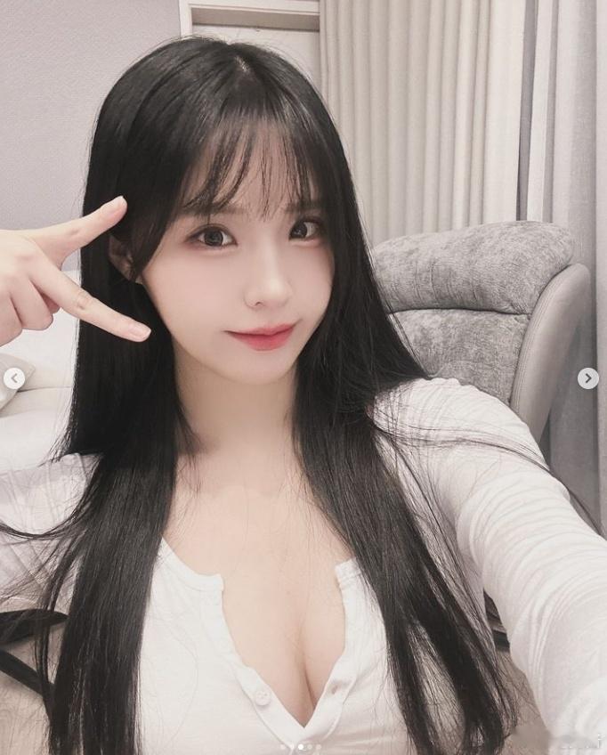 Ruler前女友晒照：上衣扣子直接绷开！难以置信的爆炸身材~~ruler你糊涂啊