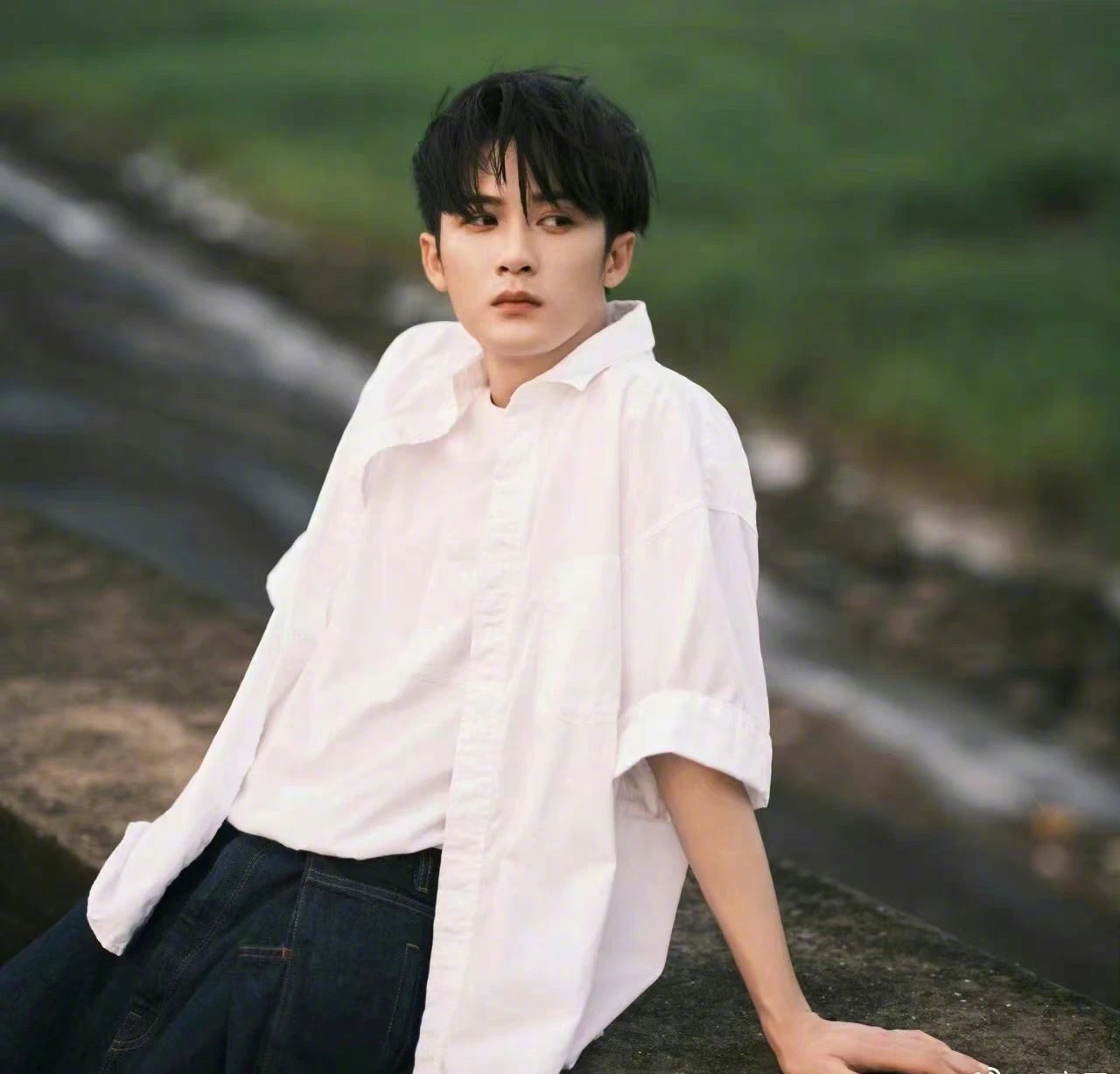 檀健次《四方馆》暂定7月中旬播出，因为女主没什么流量，这剧男主单扛招商。 ​​​