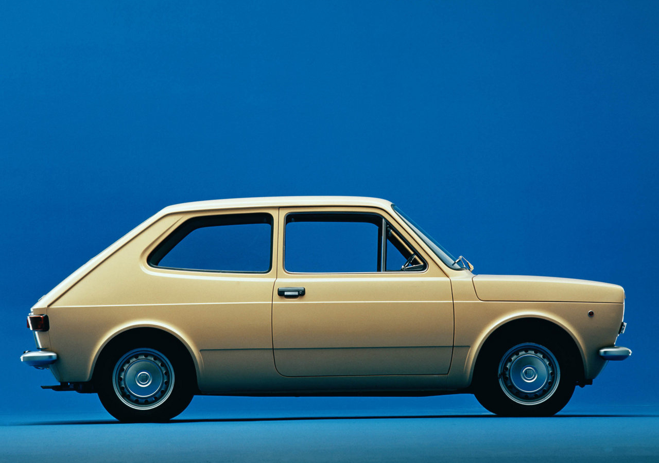 菲亚特 1971 Fiat 127第一代，1971年4月发布，接替菲亚特850，