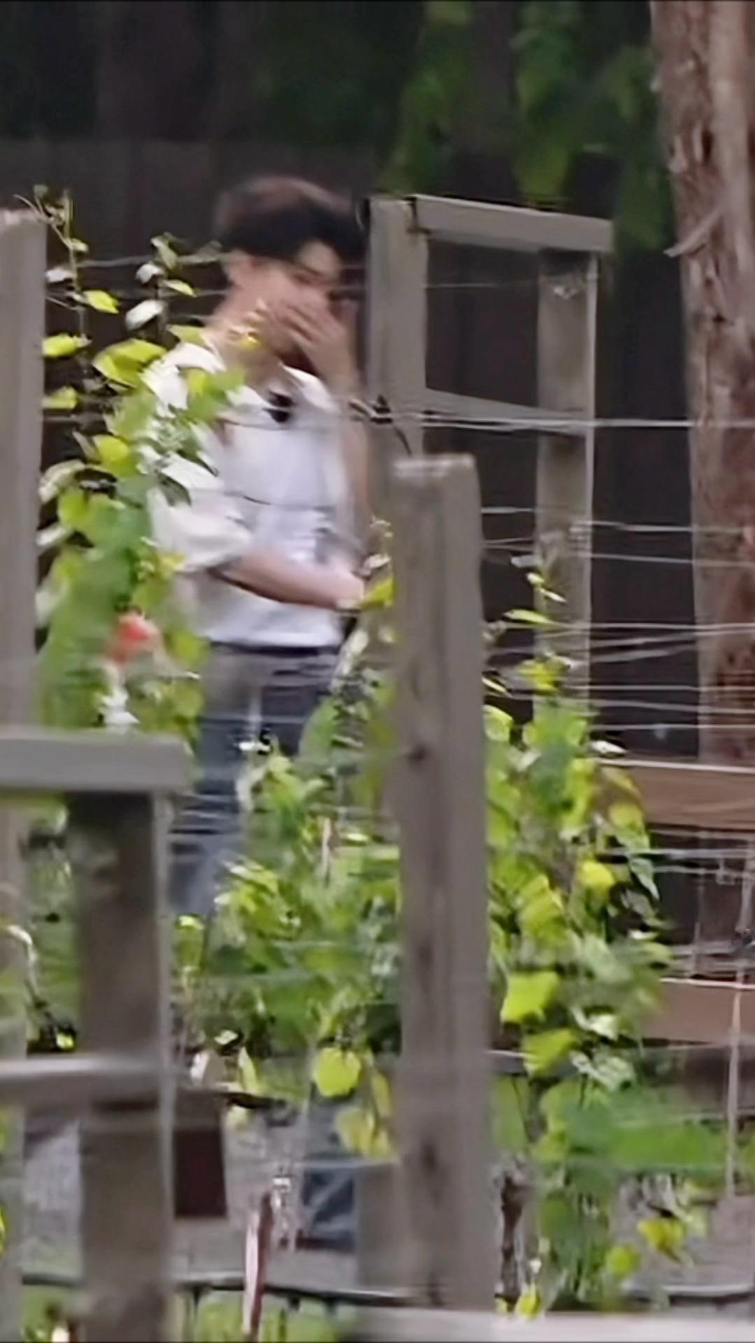 虽然即便做了防抖处理依然晃成马赛克，但这样都能看出少年感🥺©️若水三千王俊凯 