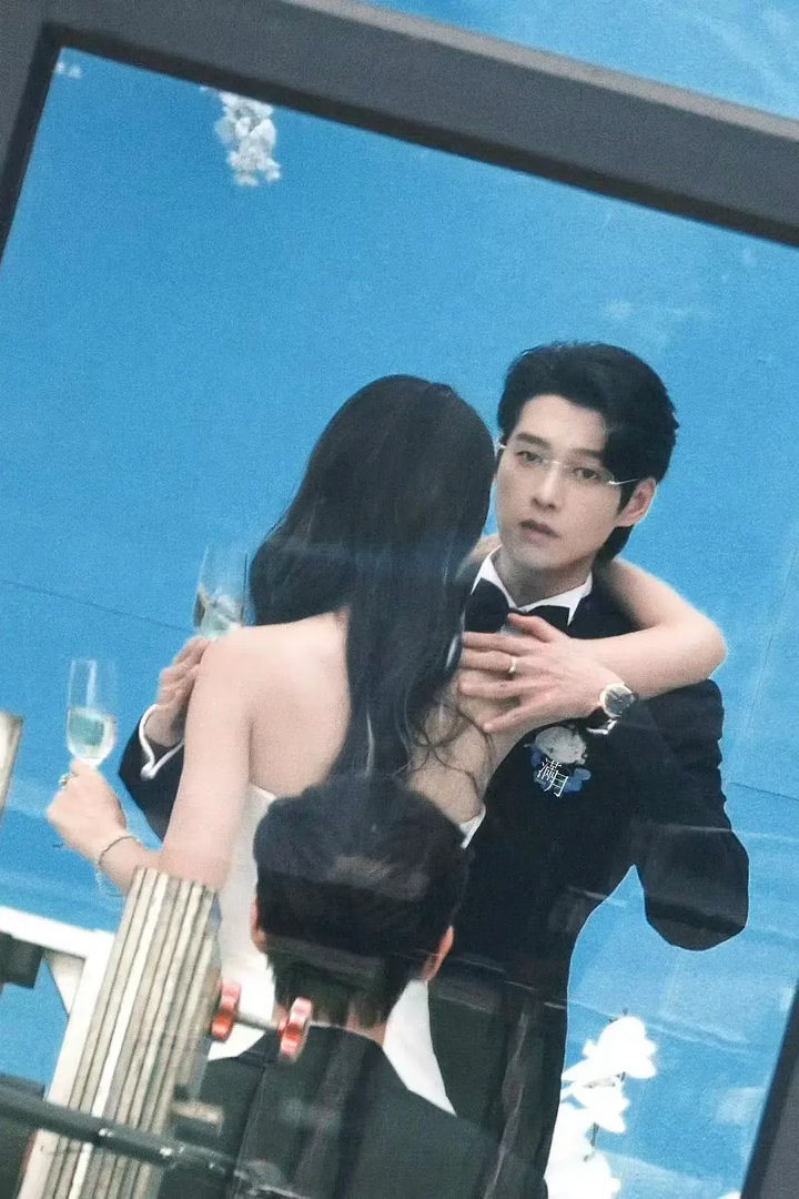 怎么发现魏大勋一股短剧霸总味啊，比短男还油腻 ​​​