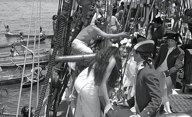 1789年7月29日，一艘名为"朱莉安娜夫人号"的木质帆船驶离英国，船舱里关着2