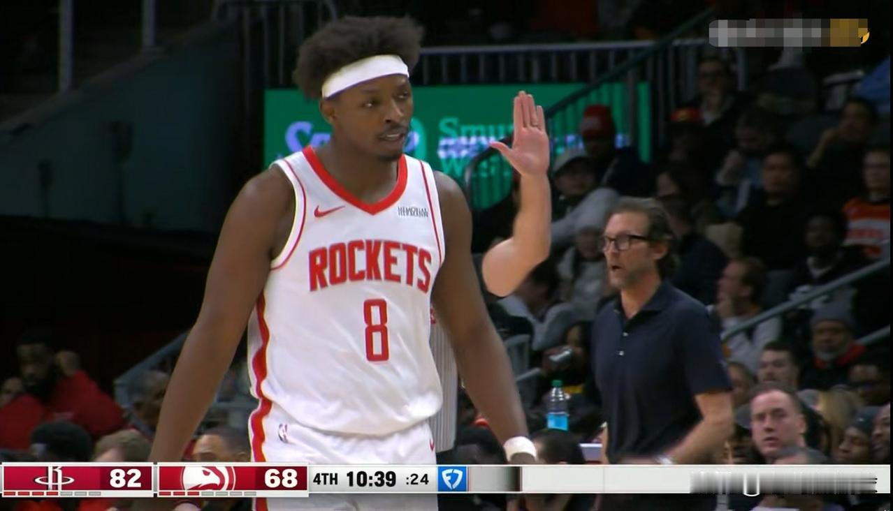 火箭大将泰特又把三分投篮包弄丢了！在今天火箭客场以104：86大胜老鹰的比赛中，