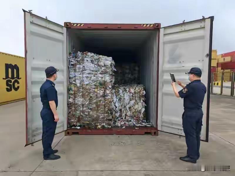 杭州海关截获约24吨洋垃圾 杭州海关又立大功了，截获约24吨洋垃圾！这洋垃圾伪装