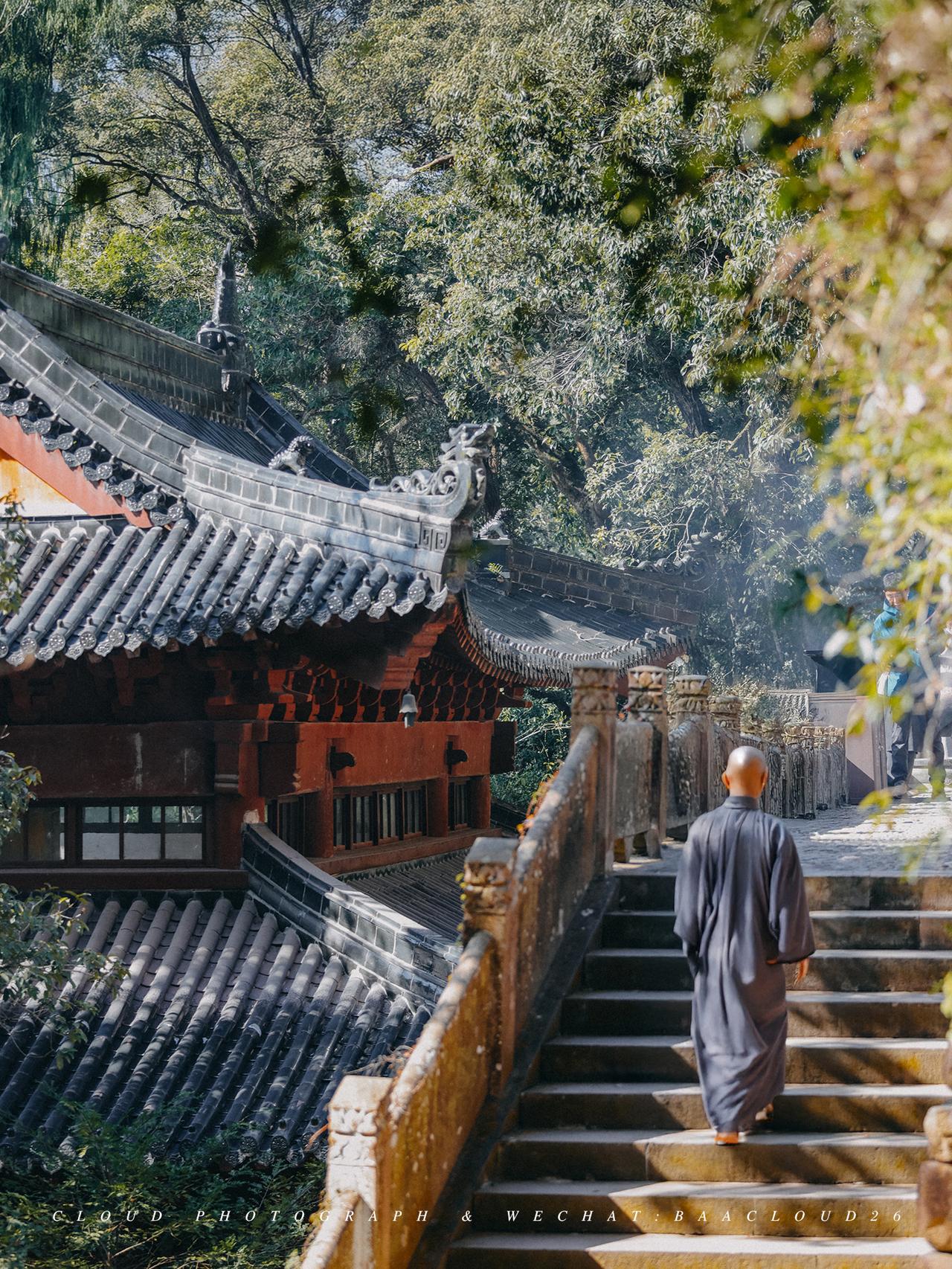 📍地址：浙江台州市天台县·国清寺
这座1400多岁的隋代古刹，安静又纯粹，一砖