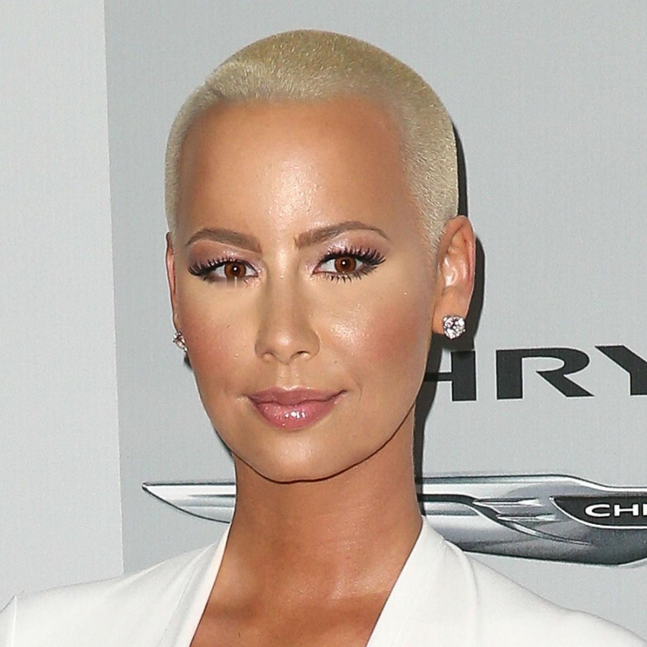 在妮琪·米娜（Nicki Minaj）最近遭到抨击后，艾波·罗斯（Amber R