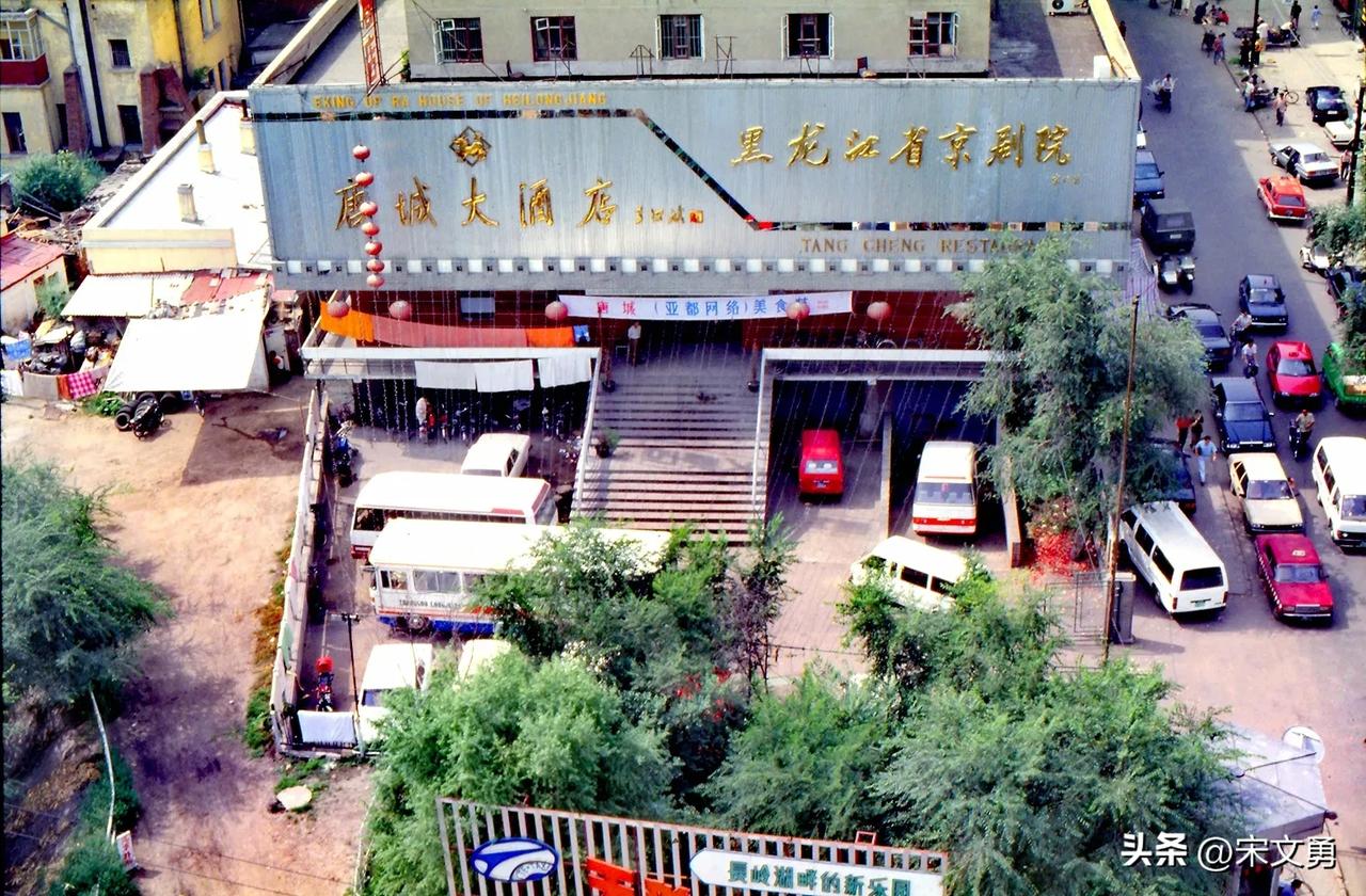 黑龙江省京剧院外立面墙改造前后