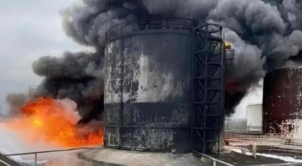 普京这步棋走的漂亮，不磨叽，趁着美国政府关闭，连夜空袭乌克兰基辅，乌克兰傻眼了，