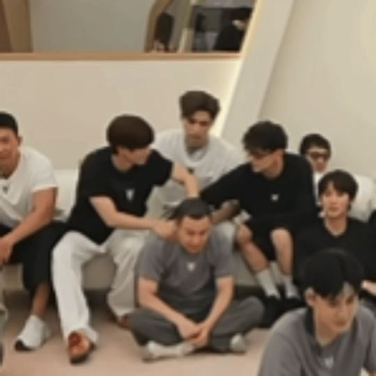 曾辉披荆斩棘直播离了曾辉谁逗我笑 没有剧本式搞笑，全是自然流露的趣味，披哥直播能