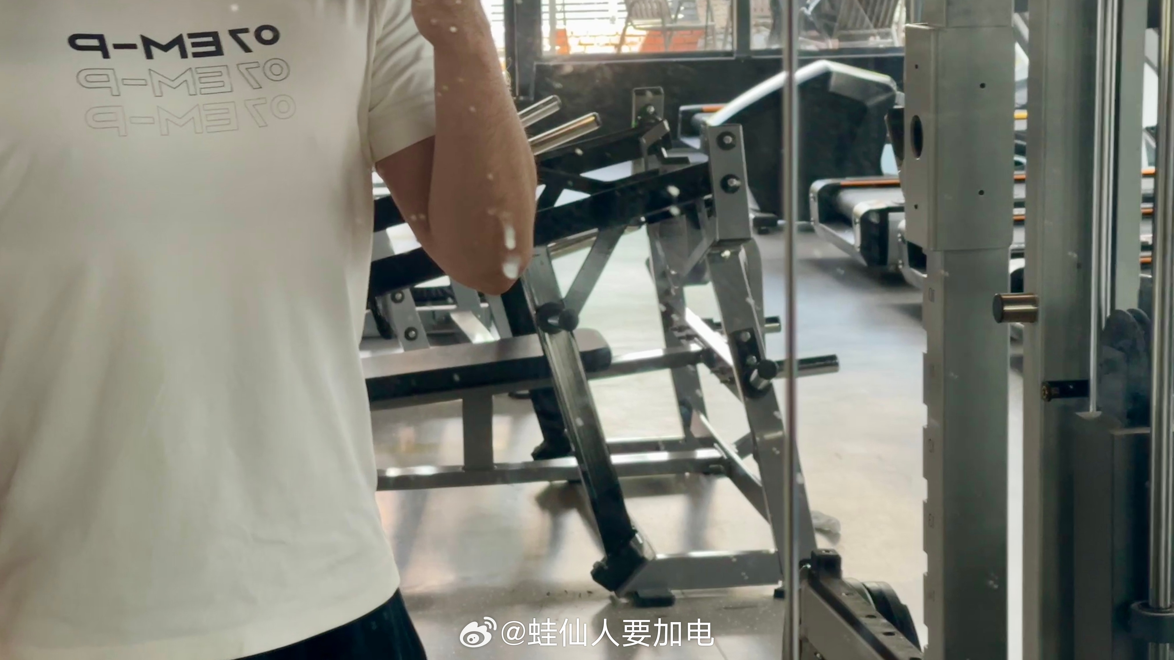 时间是让人猝不及防的东西。2年前的这会儿向宽领克 的大家们在准备领克07 的上市