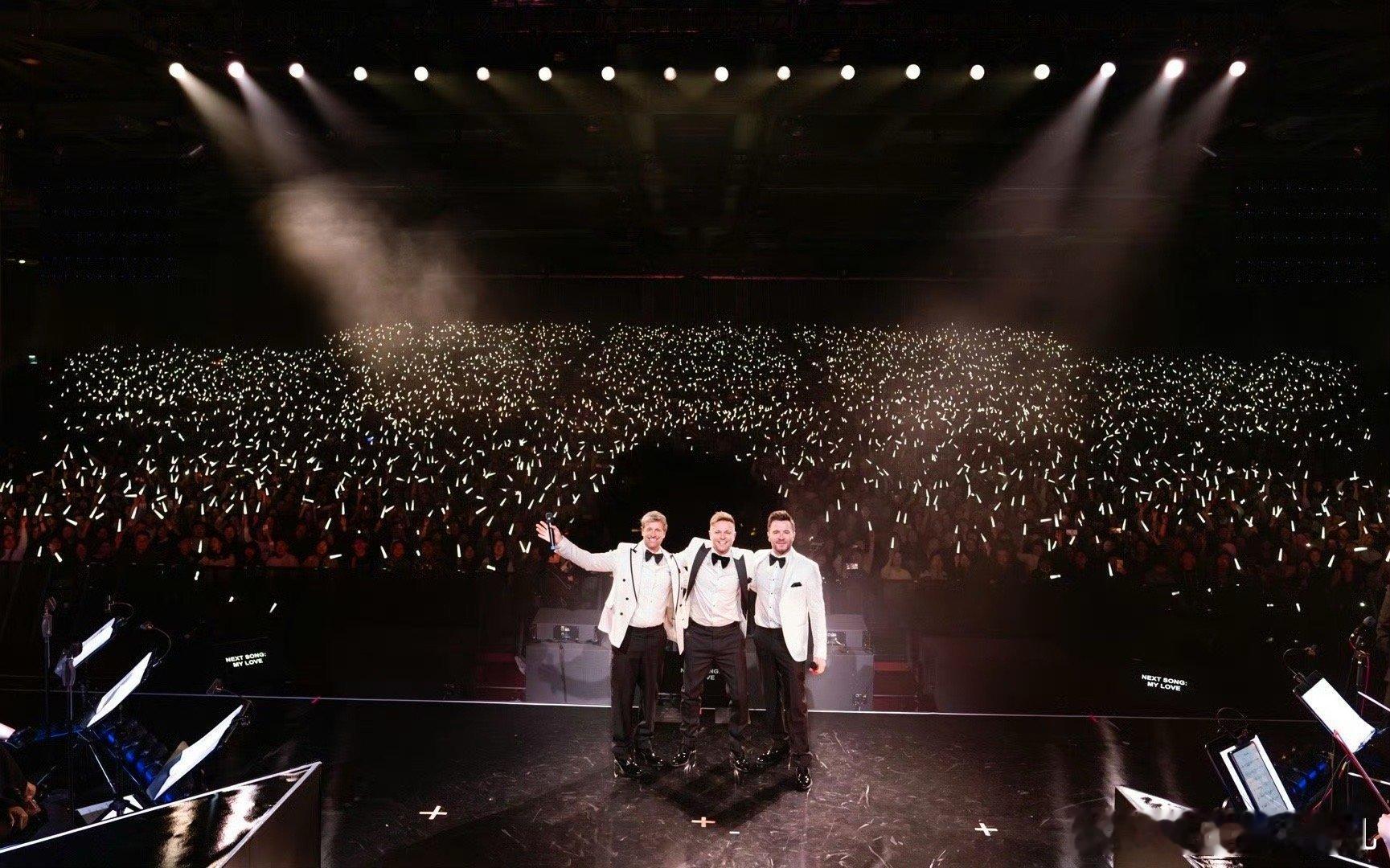 反正西城男孩演唱会很曼妙 西城男孩演唱会，一场让人回味无穷的音乐之旅。现场稳如泰