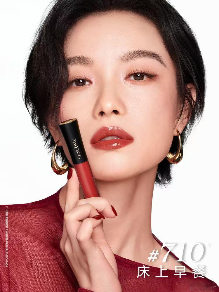 倪妮兰蔻全球代言人 倪妮的红衣造型太有感染力了！明媚动人又自信大方，不同唇色演绎