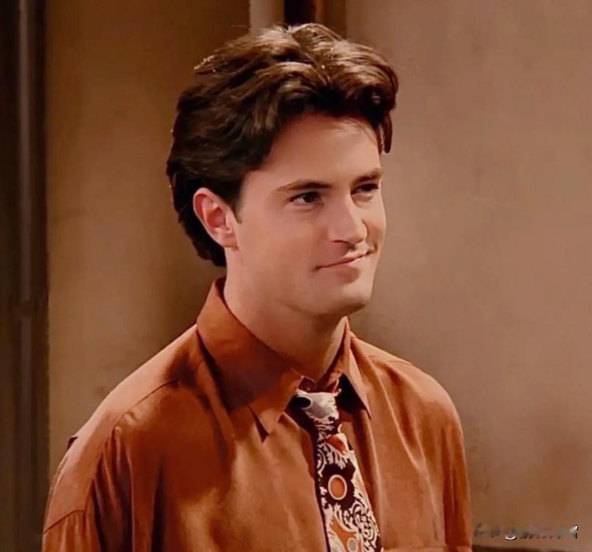 怀念那个最喜欢的好莱坞明星——马修·派瑞。

近日，一名曾向《老友记》明星马修·