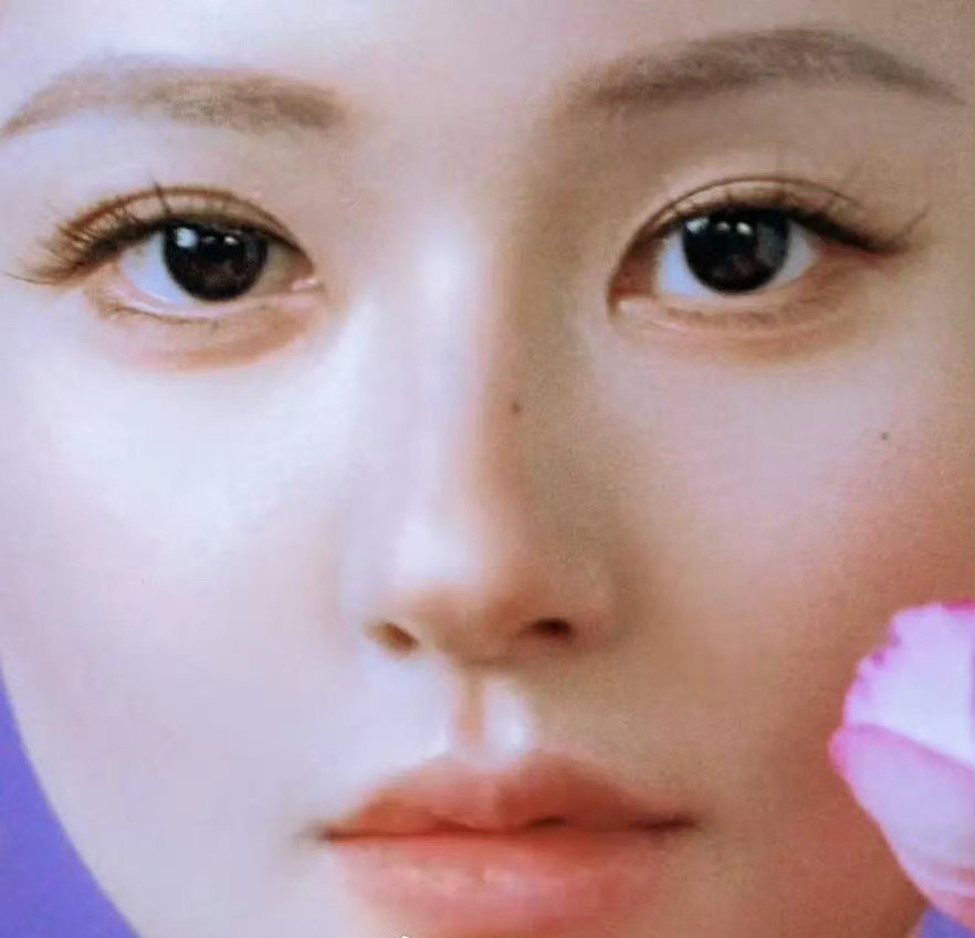 虞书欣的五官是不是比赵露思的要好看？ 