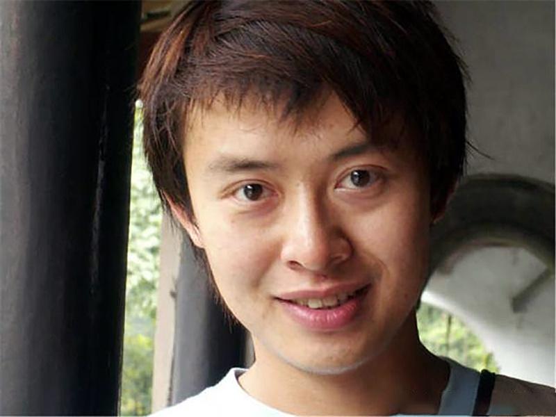 王垠：从川大到清华，芯片算法领域的逆袭传奇
 
他因发挥失常考入四川大学计算机本