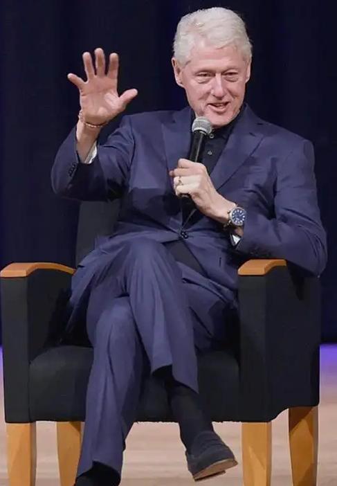 美国前总统克林顿表示，如果中国成为新的世界领导者，希望到时候中国能对美国手下留情
