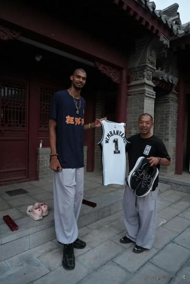 少林师父发话！文班冲总决赛，八字真言全网转发

西决抢七刚赢，文班亚马的少林师父