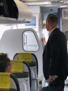 乘坐廉价航空的总理，得到了伟大领袖的待遇！
