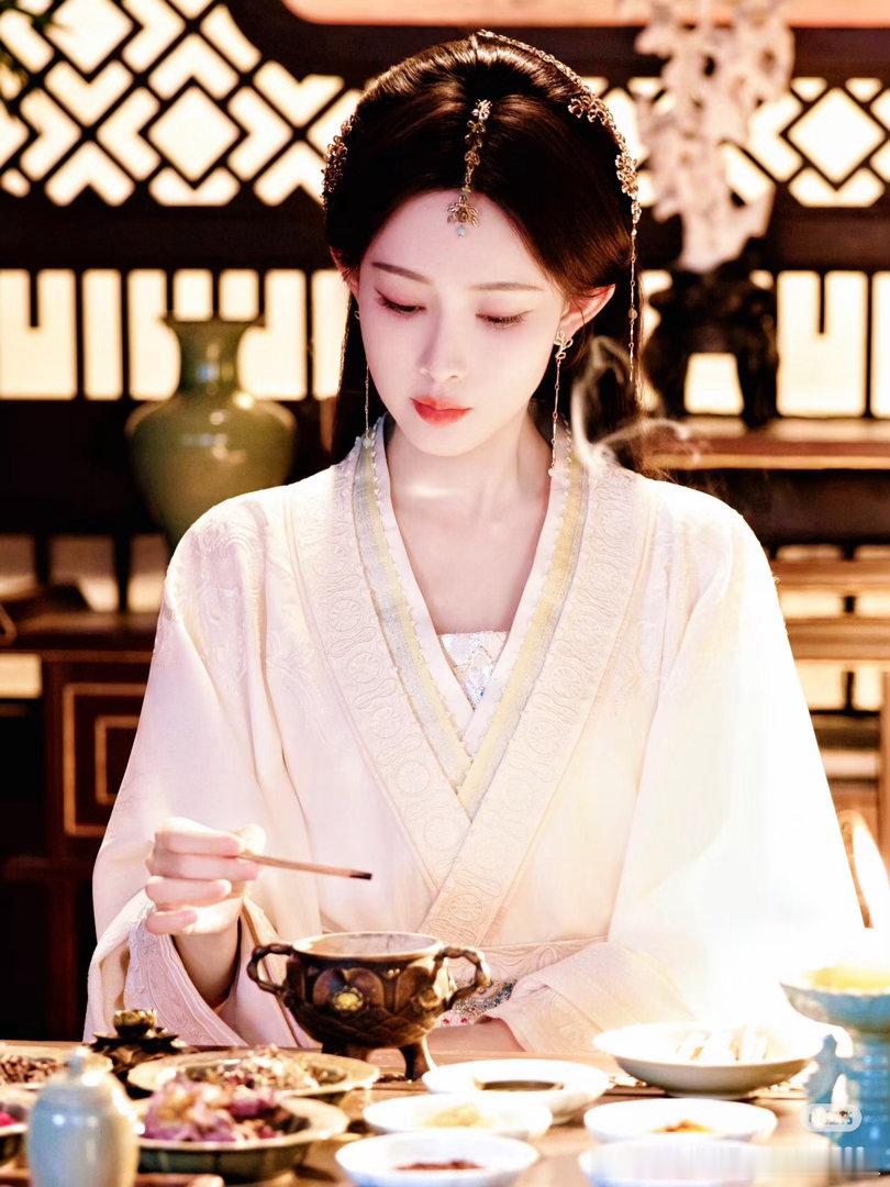 孟子义大结局杀疯了孟子义在大结局这场戏里，呈现的是一种“向内收”的爆发力。没有声