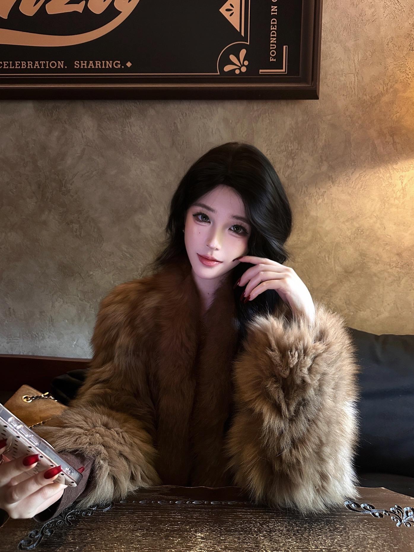 你还是比较适合你身边那种女孩