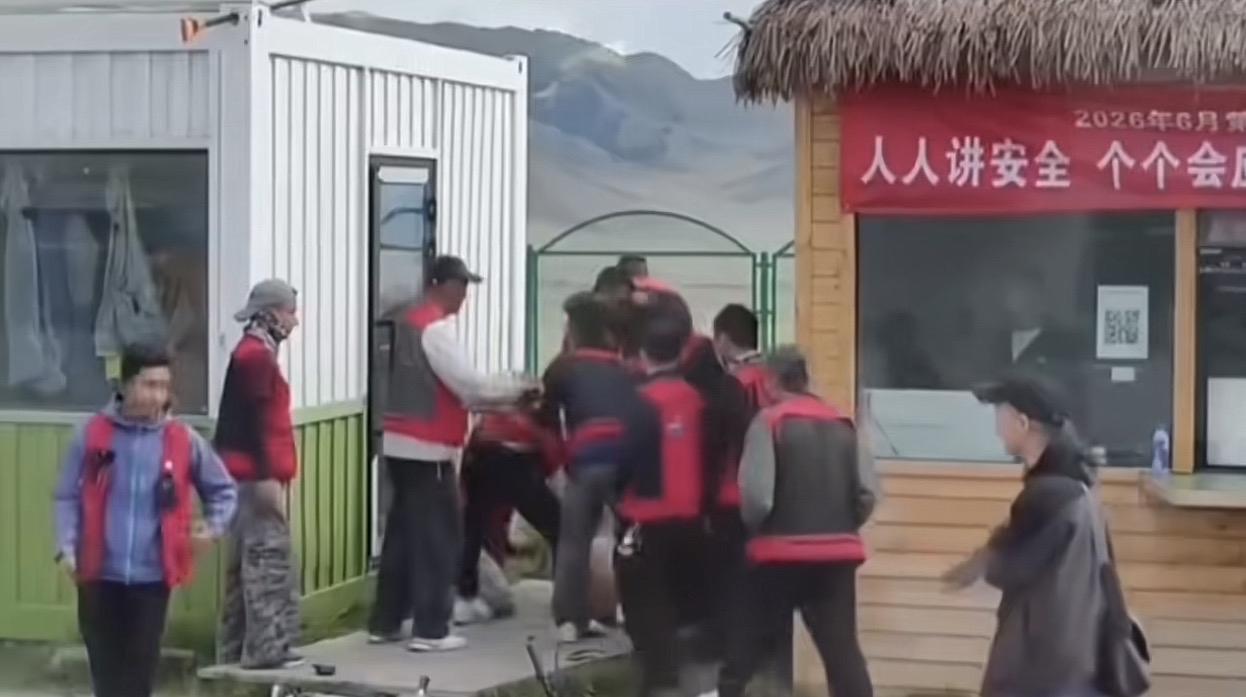 这就是撒贝宁推荐的那个赛里木湖？！他的话术是不去赛里木湖就白活了？！

推荐的理