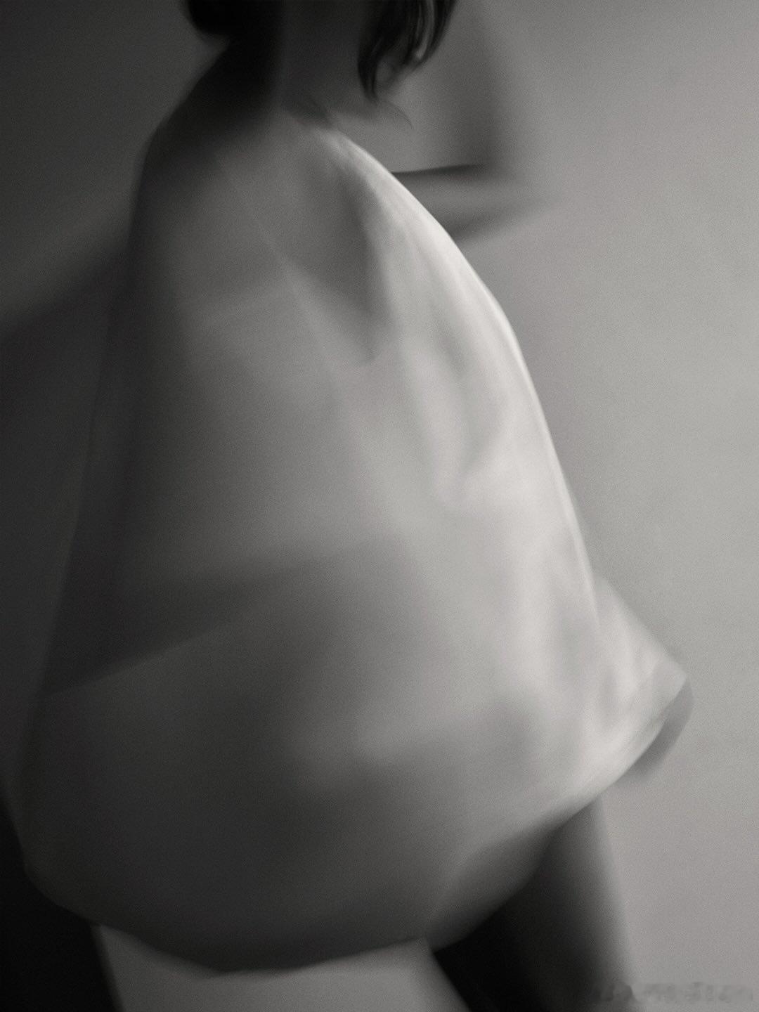 Emma watson艾玛沃特森新照一组，摄于艾玛位于牛津的家中，由摄影师Ric