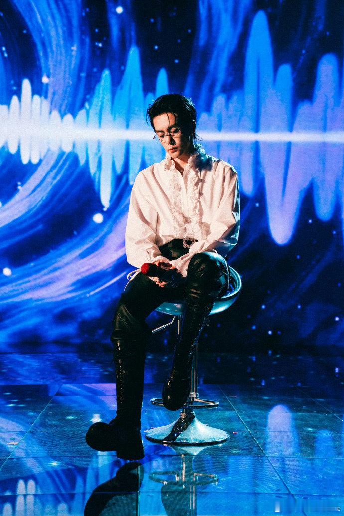 曾舜晞广东卫视春晚舞台直拍，《吻你吻上太空》绝美舞台➕1️⃣ 