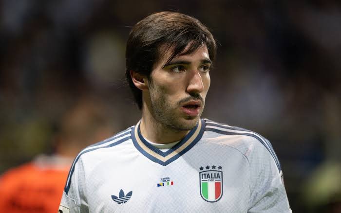 罗马诺：尽管有报道称托纳利可能重返意大利，但他今夏并无此计划，因为他已准备好留在