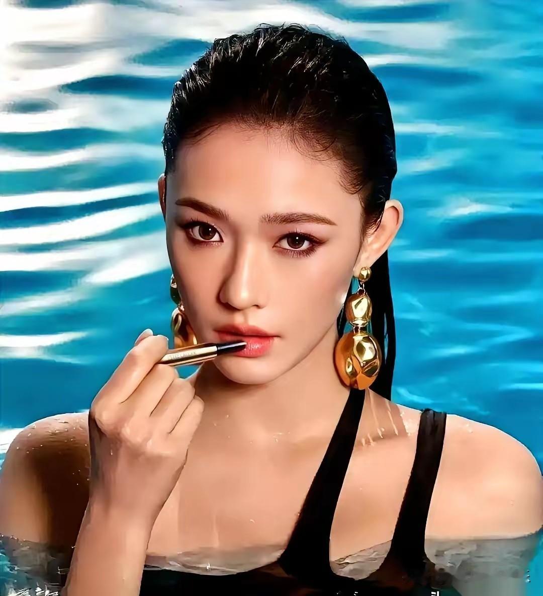 《美人鱼2》为什么压了8年没有上映？

说来星爷也是运气不好，辛辛苦苦拍完了美人