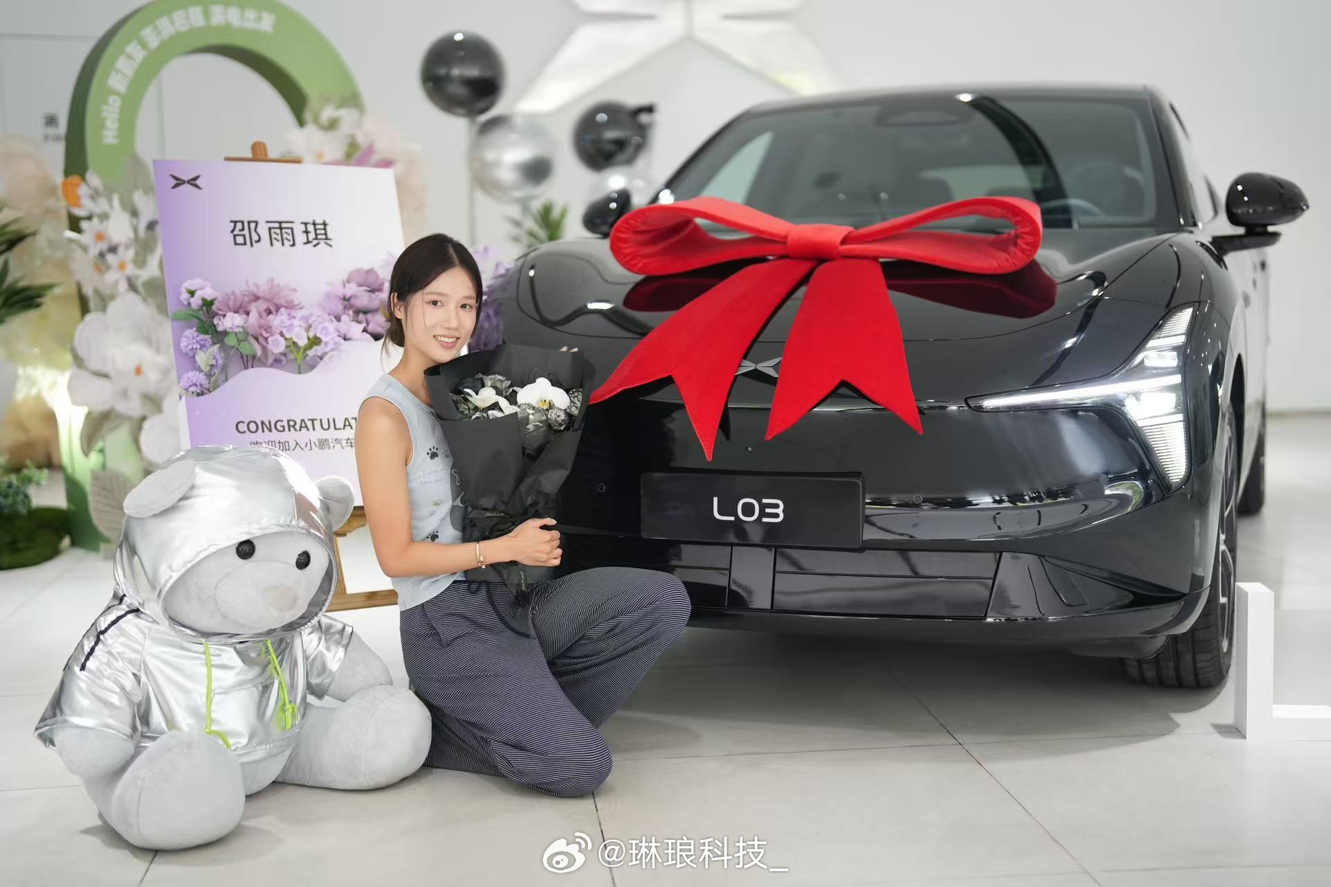 清华跳高女神邵雨琪为抢MONAL03做足功课小鹏MONAL03火热提车清华跳高女