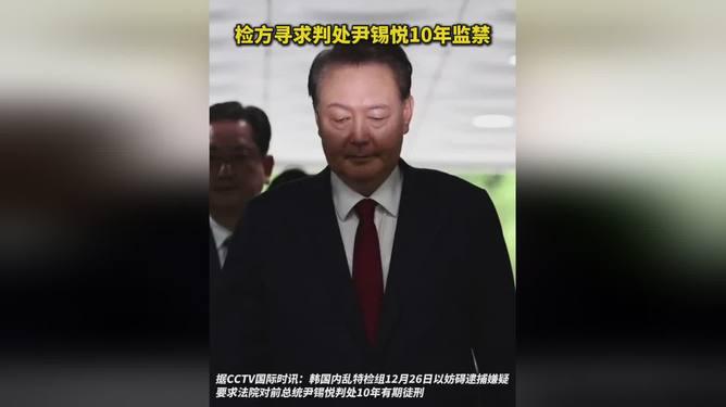 拿着“硬刚权贵”的剧本，一路从检察官干到总统：首尔大学法学院毕业、办过警察厅、国