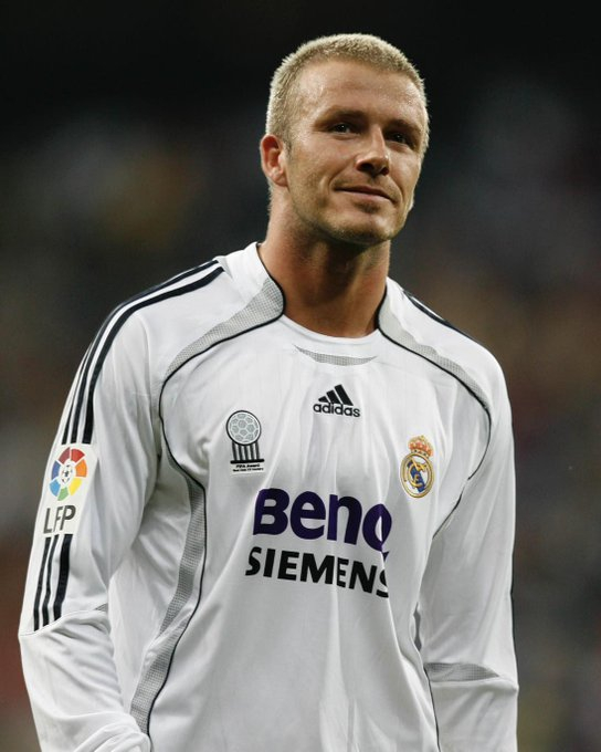 大卫·贝克汉姆：“在西班牙，我最喜欢的球队一直是皇家马德里。 🤩🤍更搞笑的是