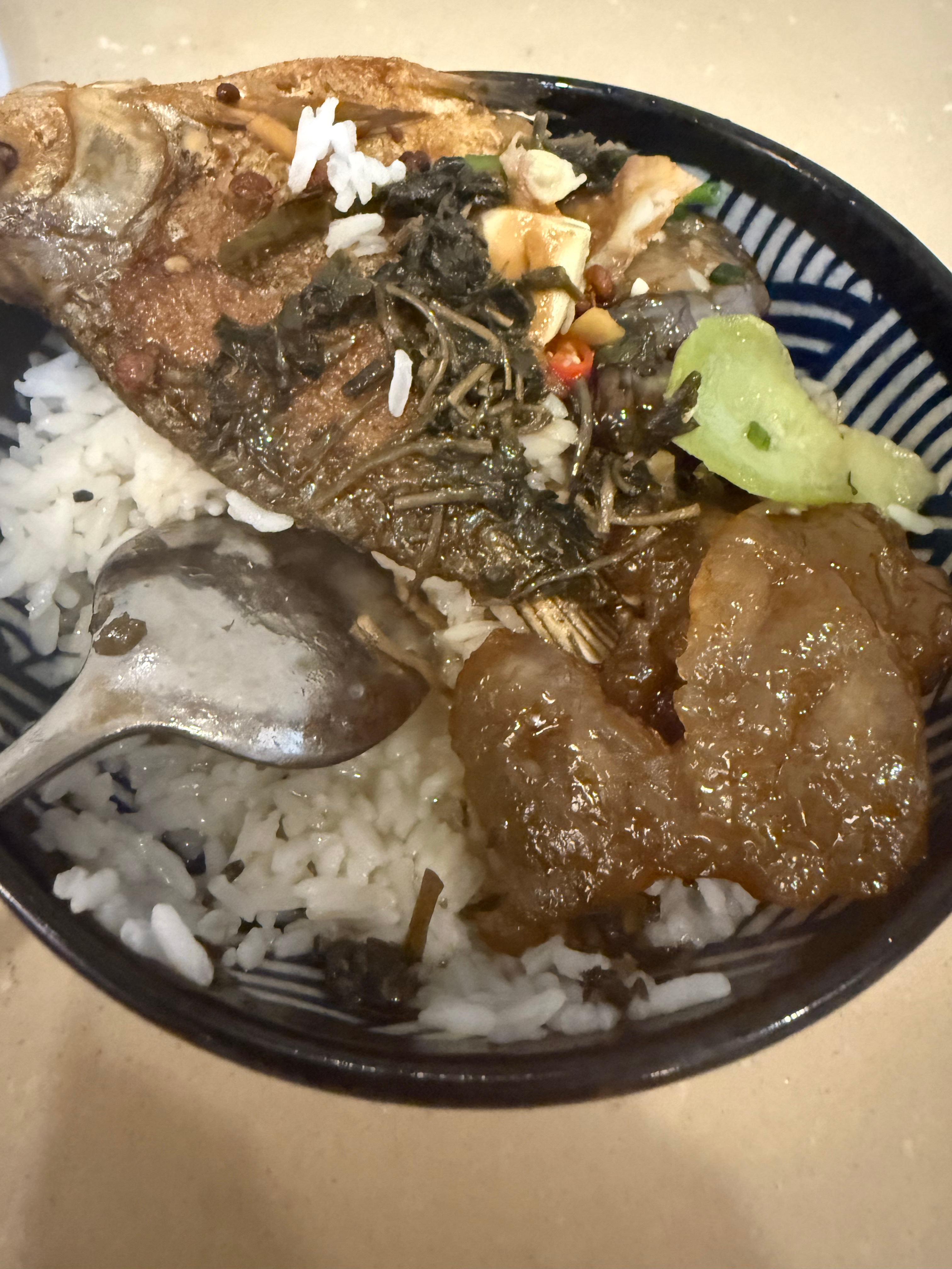 🌊岐黄谷吃什么 🌊       没有胃口的朋友，应该多来吃吃食堂。煎的鳊鱼、