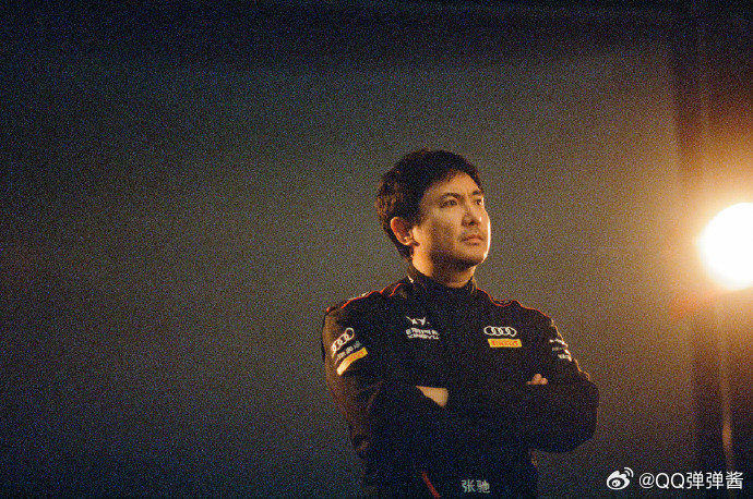 沈腾这里不让洗澡  飞驰人生燃全场，胜利狂欢太接地气  领奖台变洗浴现场，冠军快