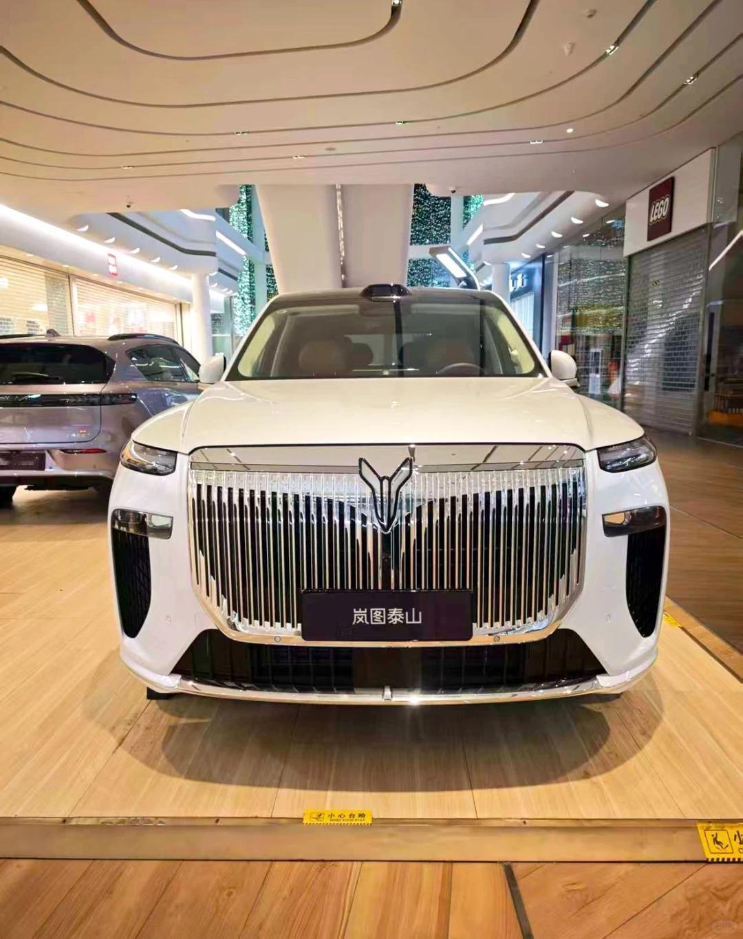 37.99万起的大六座SUV，岚图泰山能同时照顾全家和生意场？
40万价位的六座