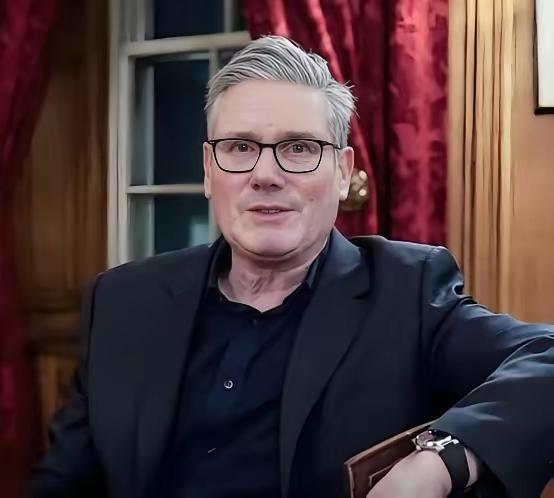 英国首相斯塔默“投喂”给了世界三句话！
 
第一句：中国不是“正在崛起”，是“已