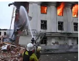 为什么现在美国不敢直接向我们开战，是因为他们不敢吗？其实是他们现在已经没有那个能