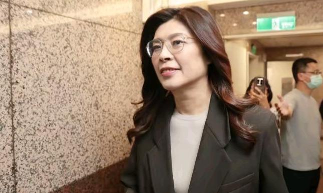 国民党重大选举中出现尴尬一幕！郑丽文刚当上国民党主席半年，就被自己人集体"封杀"