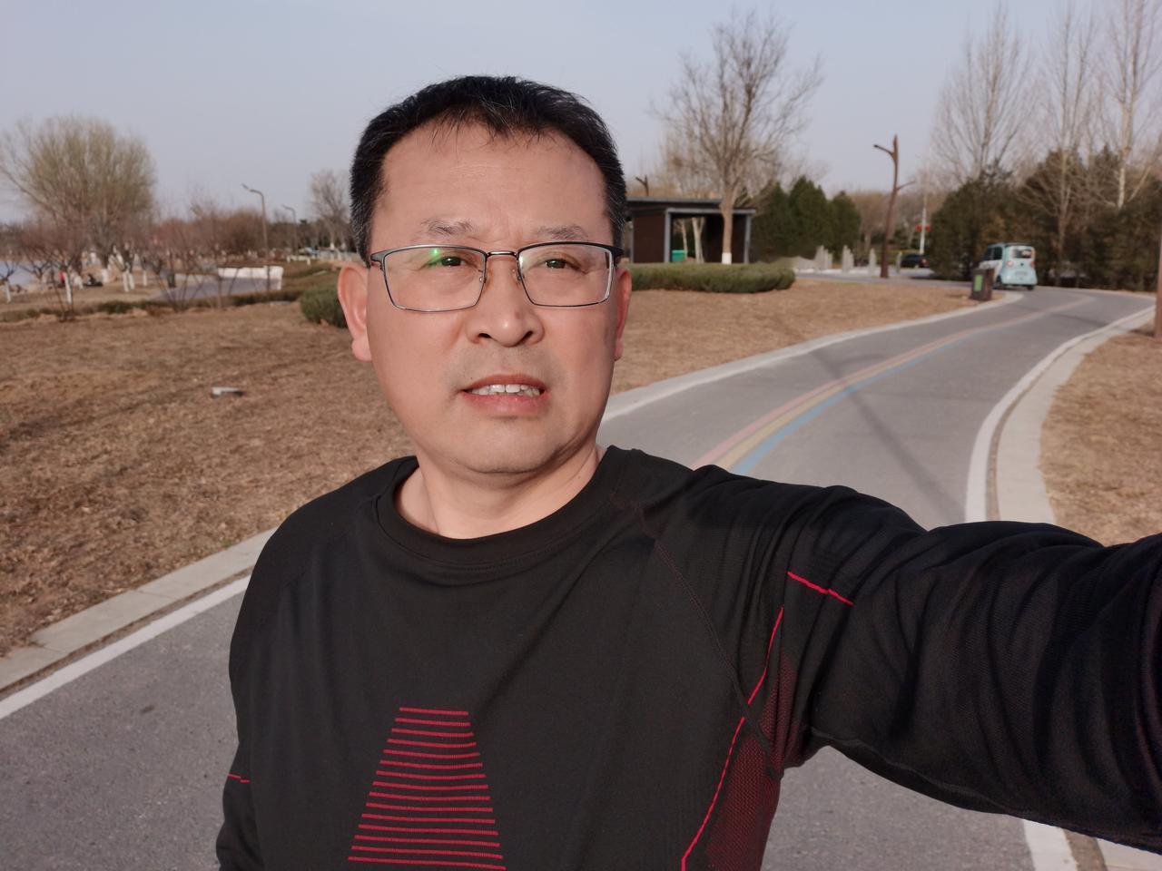 跑步带上3块糖，能救命

跑步低血糖不是小事，轻则头晕乏力，重则眼前发黑、心慌手