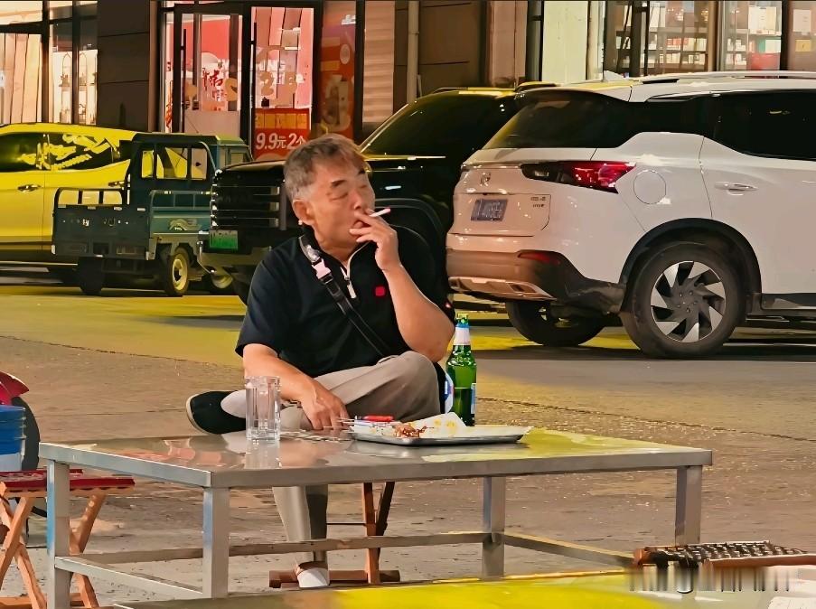 我这同事太惨了！
今早才听到消息，同事大刘酒精中毒住院了，
印象里大刘一口酒不喝