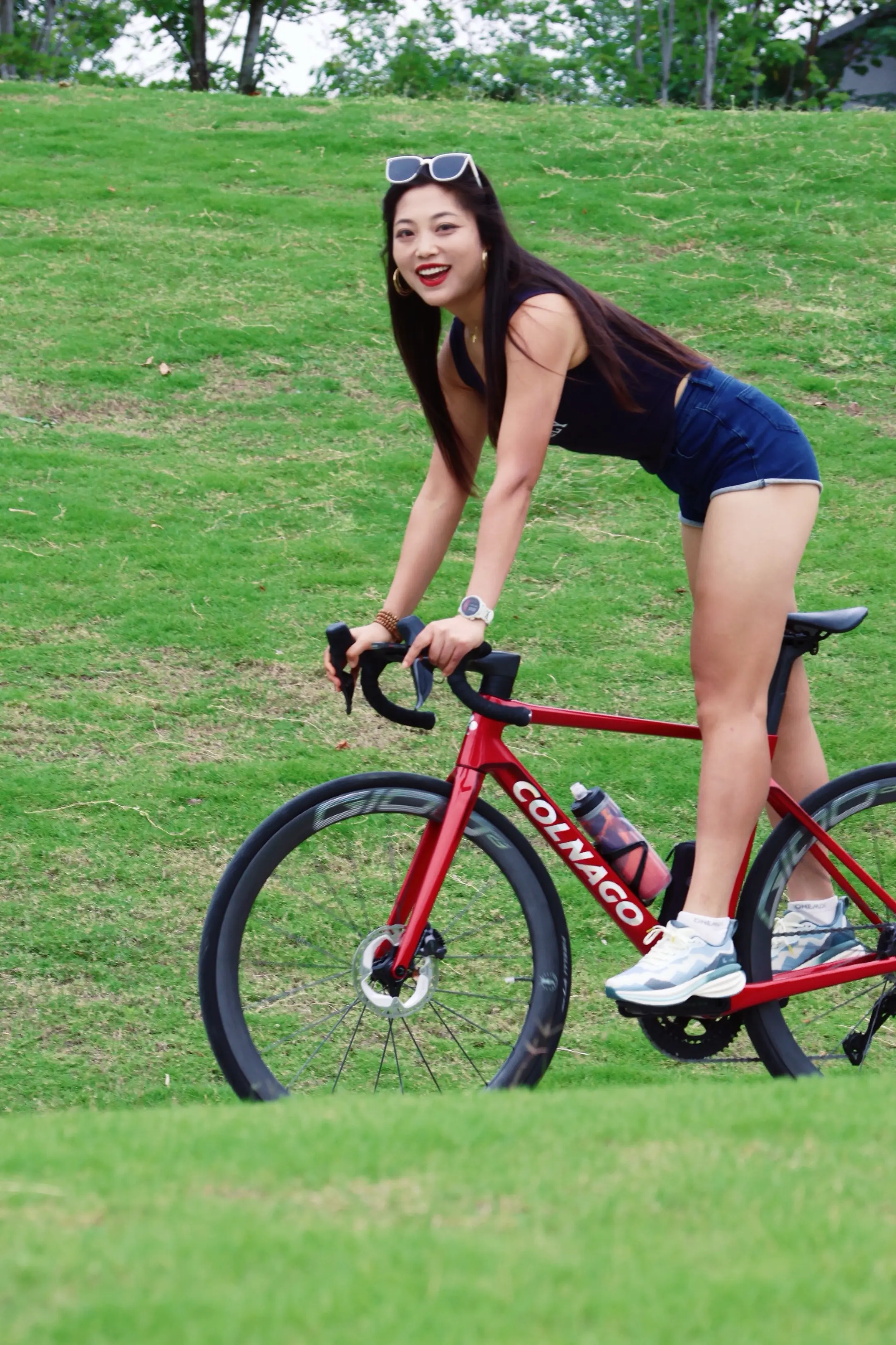 美少女的夏日骑行😄😄。