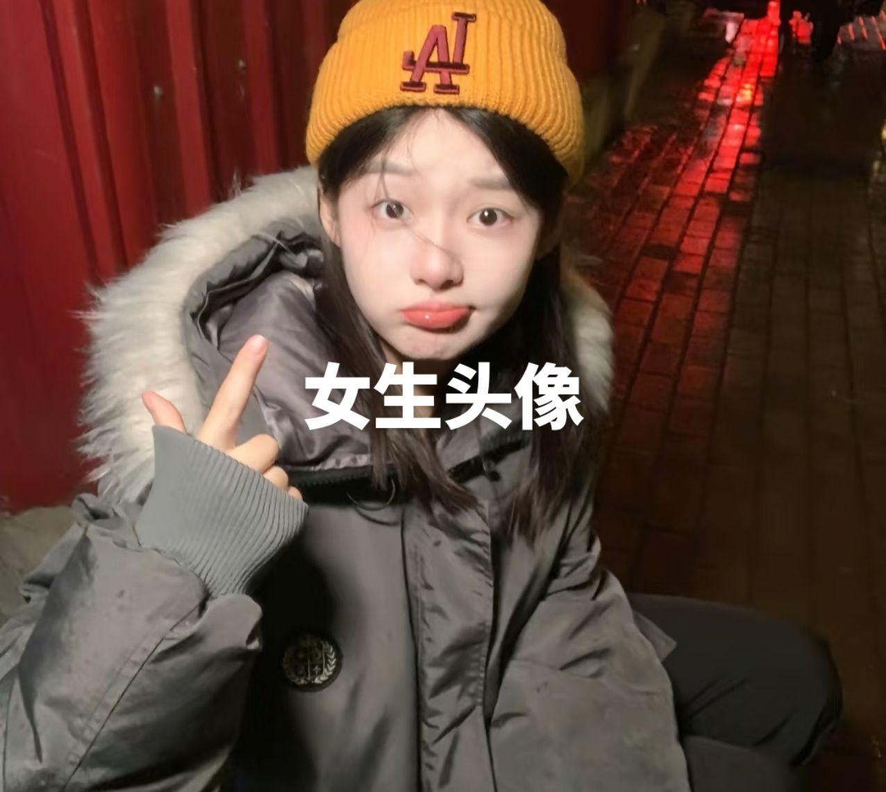 翻了又翻的照片  早就不似从前了。