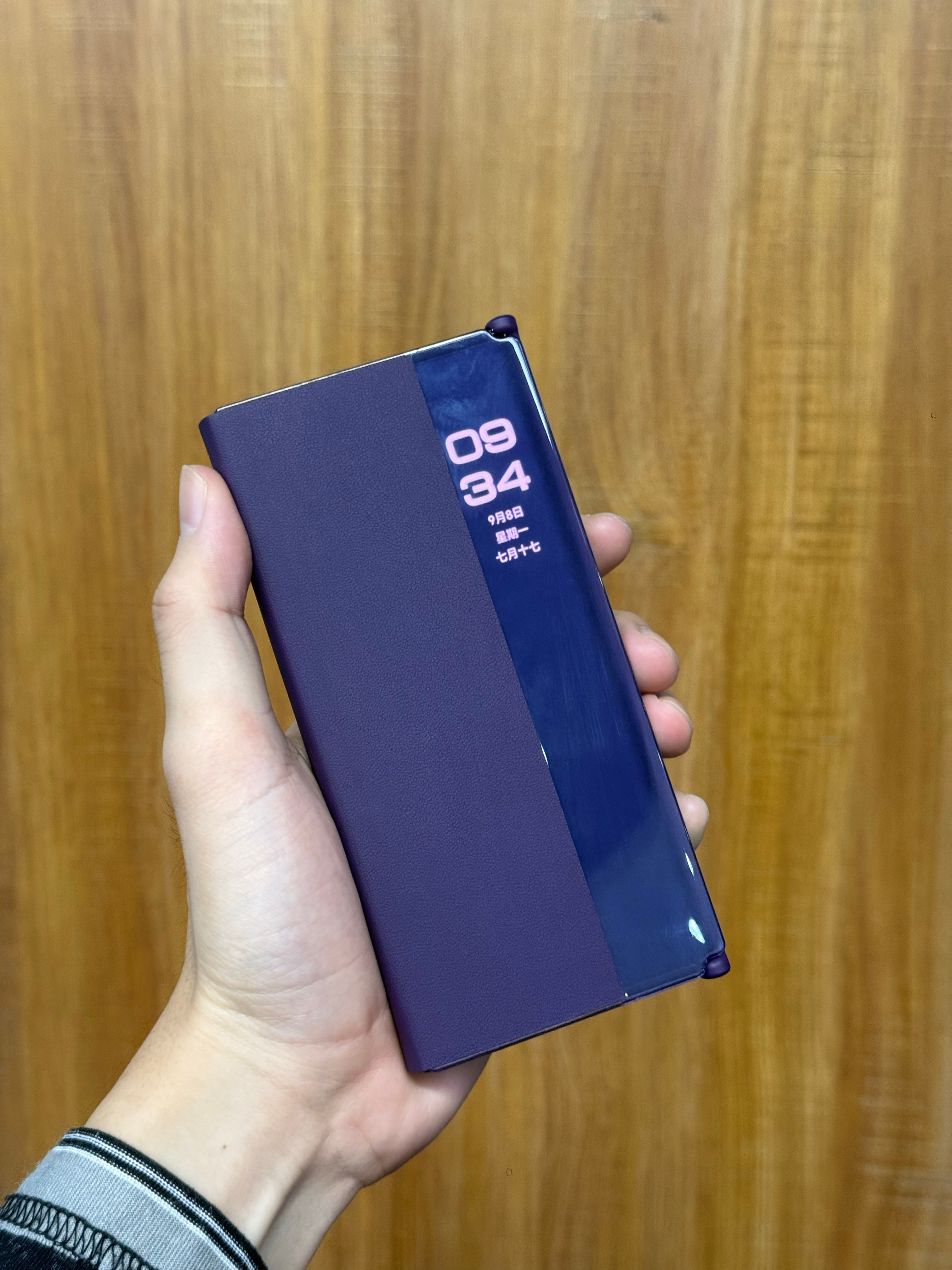 华为Mate XTs 槿紫真的很尊[跪了]肉眼可见的高级好不好🥺三折叠新颜色，