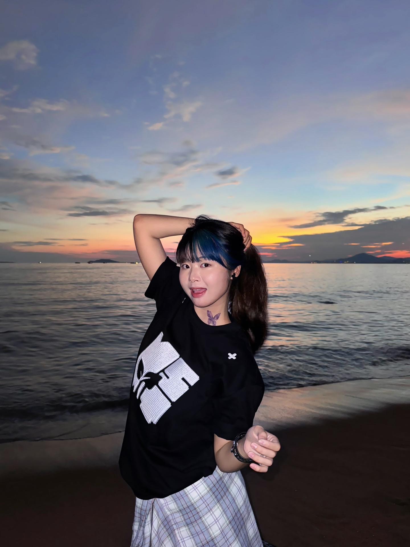 一起看海是最低成本的浪漫..